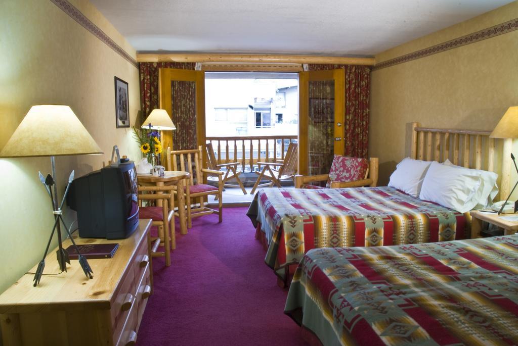 Brewster Mountain Lodge Banff Cameră foto